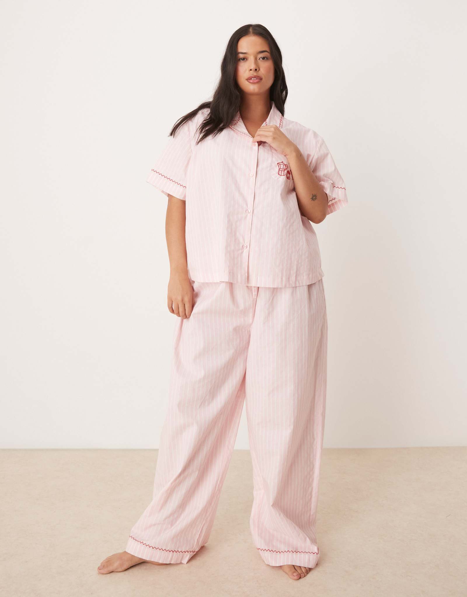 Пижамный комплект ASOS DESIGN Curve с коротким рукавом и вышивкой coffee break в розовую полоску   