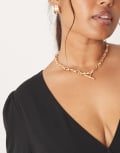 [ASOS Curve] ASOS DESIGN Curve short t-bar necklace with chunky twisted chain links in gold tone No Size GOLD