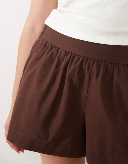 ASOS DESIGN Curve shorts med hørlook og elastik i chokolade, 3 af 5