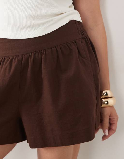 ASOS DESIGN Curve shorts med hørlook og elastik i chokolade, 5 af 5