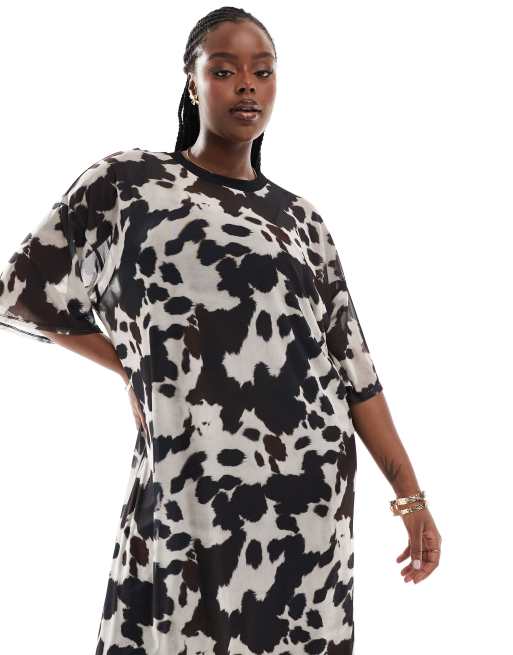 ASOS DESIGN Curve – Siateczkowa T-shirtowa sukienka midaxi ze wzorem w krowie łaty