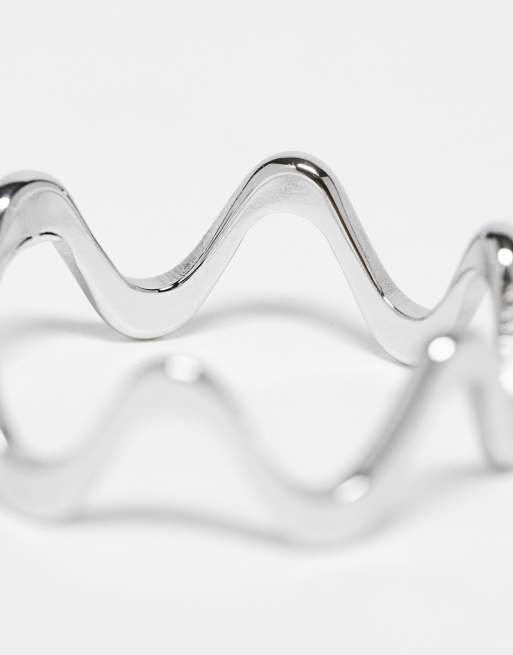 ASOS DESIGN Curve – Silberfarbener Ring aus wasserfestem Edelstahl mit Wellendesign, 4 von 4