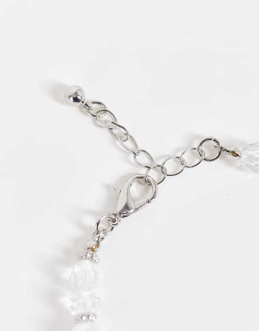 ASOS DESIGN Curve – Silberfarbenes Armband mit verschiedenen Kunstperlen und Metallanhängern, 2 von 4