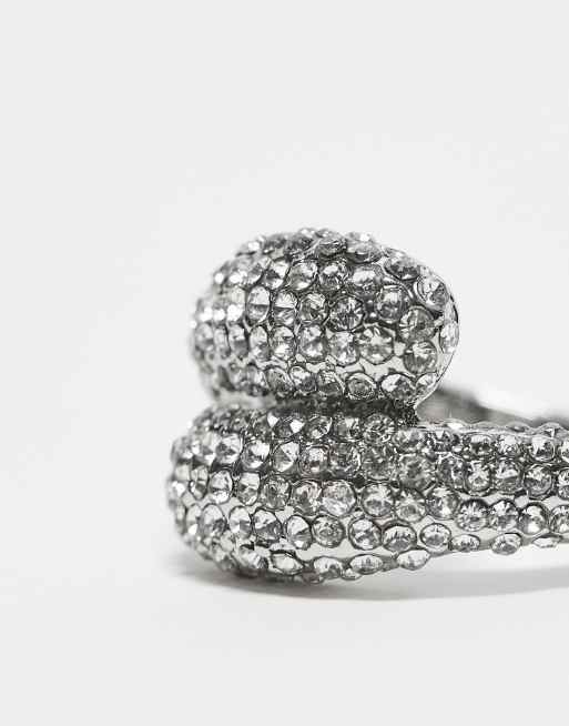 ASOS DESIGN Curve – Silverfärgad ring i omlottdesign med små tätt sittande kristaller, 2 av 3