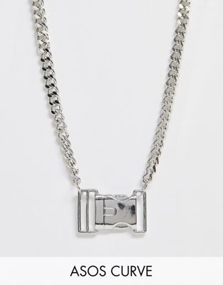 ASOS DESIGN Curve – Silverfärgat halsband med hängsmycke i form av spänne