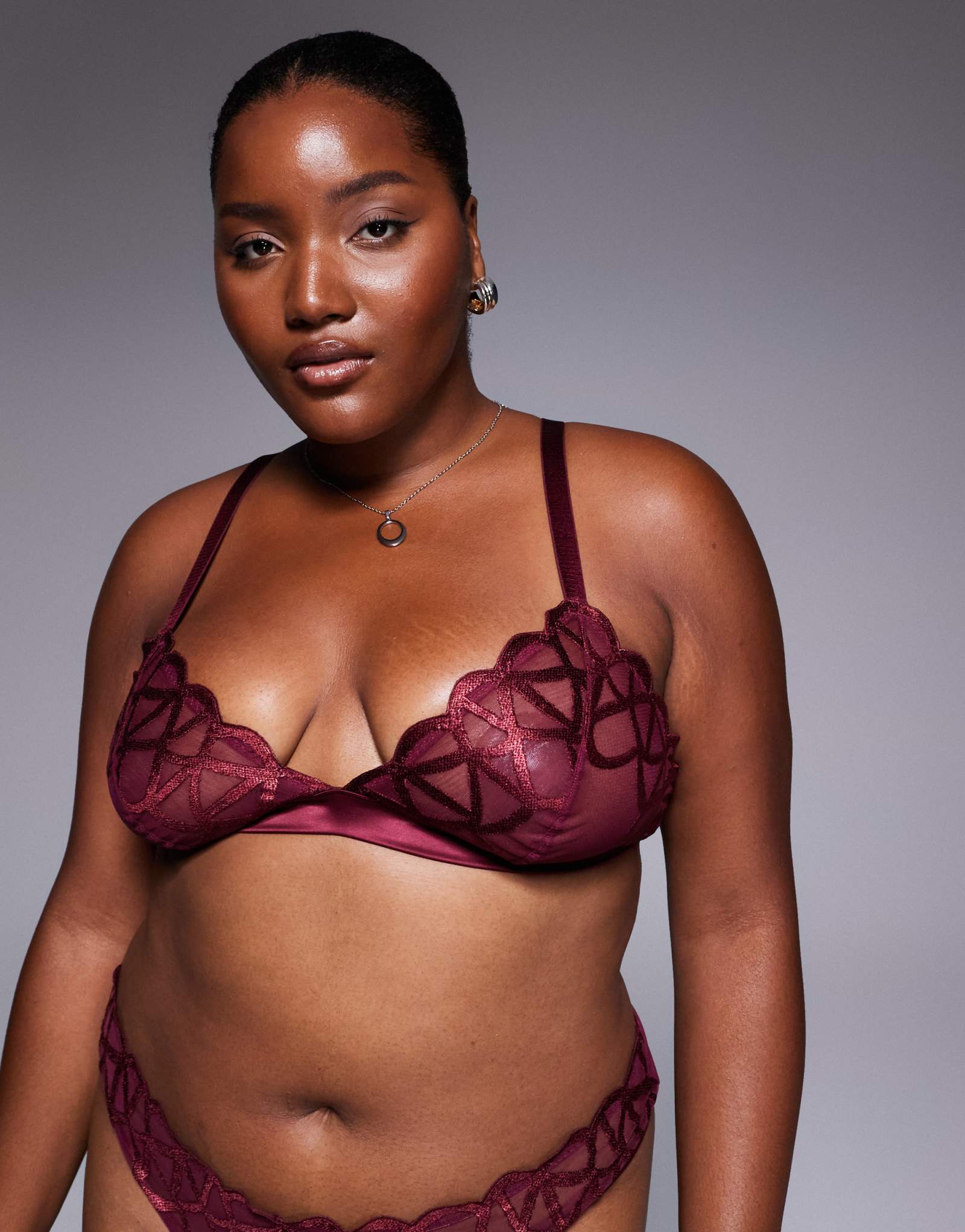 Треугольный бюстгальтер ASOS DESIGN Curve Simone premium с тонкой вышивкой и атласной окантовкой из бордового драгоценного камня