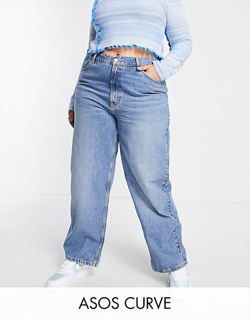 ASOS DESIGN Curve – Skater-Jeans aus Bio-Baumwolle in mittelblauer Waschung