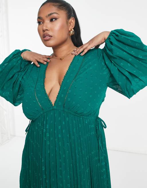 ASOS DESIGN Curve – Skogsgrön, plisserad midiklänning i dobbymesh med v-ringning och kantdetaljer, 3 av 4
