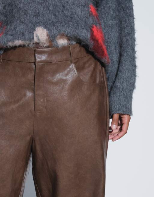 ASOS DESIGN Curve skräddade barrel-byxor i läderimitation i ljusbrun, 5 av 9