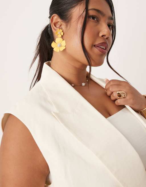 ASOS DESIGN Curve sleeveless multiway blazer with linen in ivory