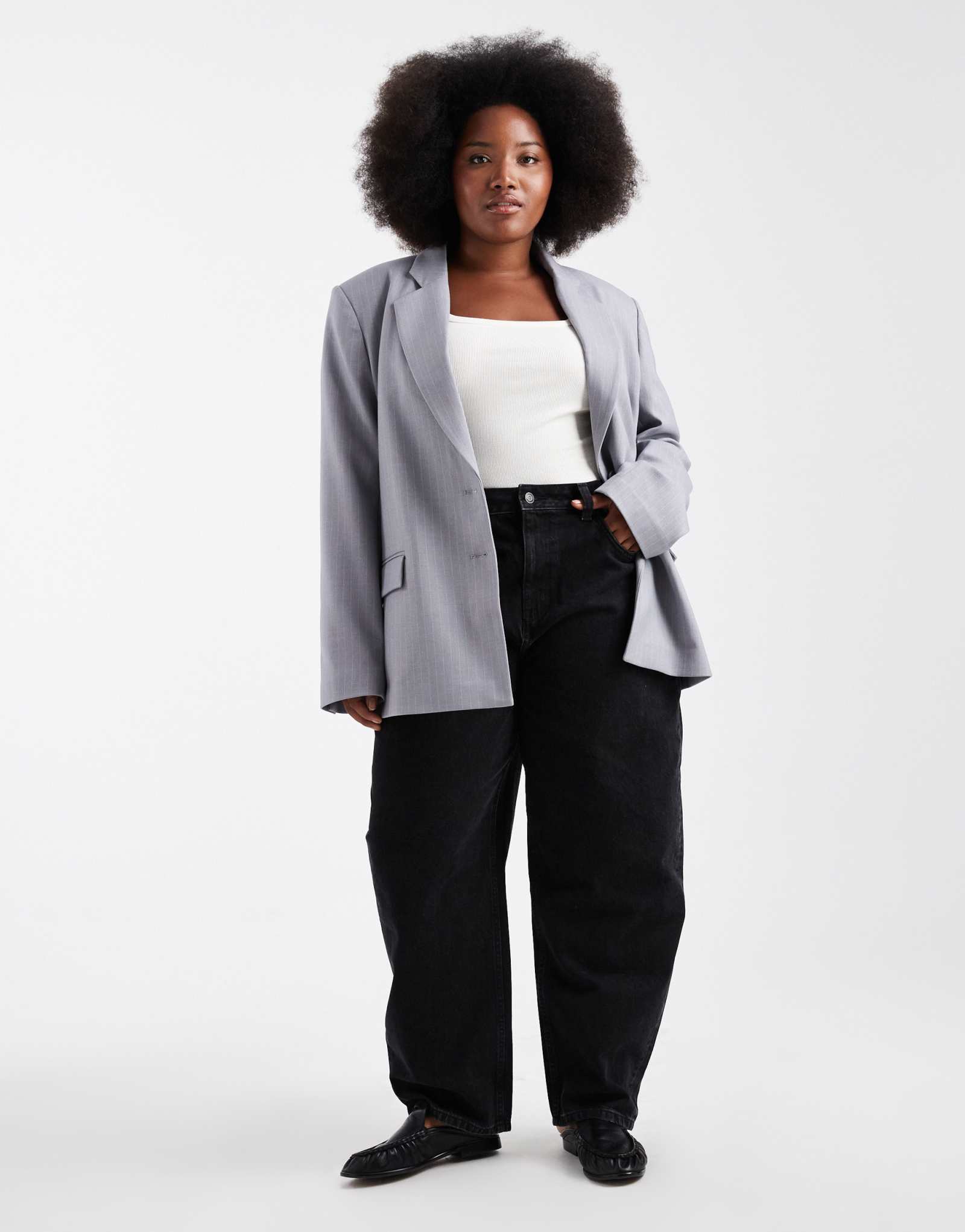Зауженные джинсы-бочкообразки ASOS DESIGN Curve черного цвета, стиранные 