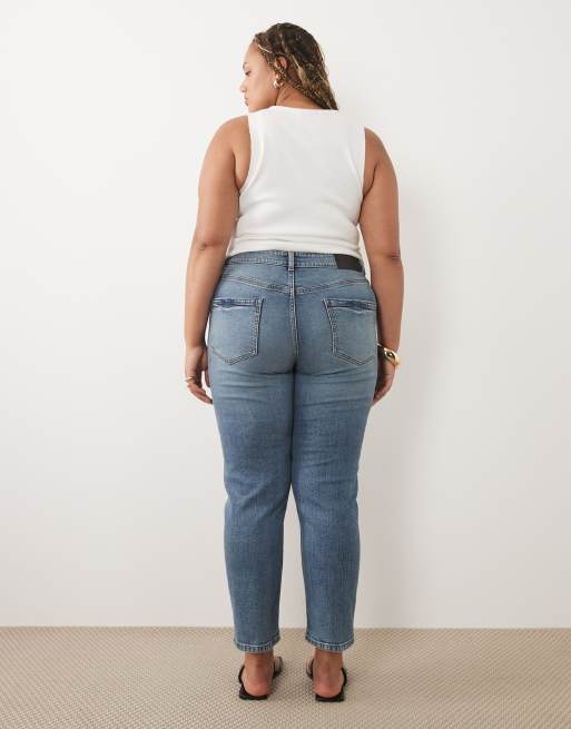 ASOS DESIGN Curve slim fit mom jeans in authentic mid wash , 3 of 5