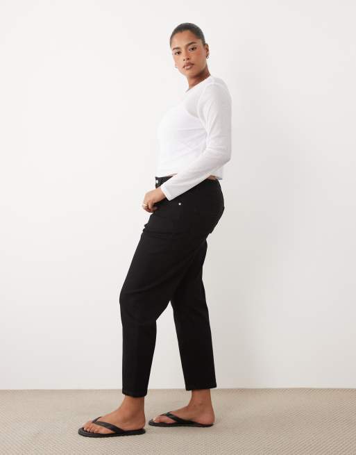 ASOS DESIGN Curve slim fit mom jeans in black, 2 of 5
