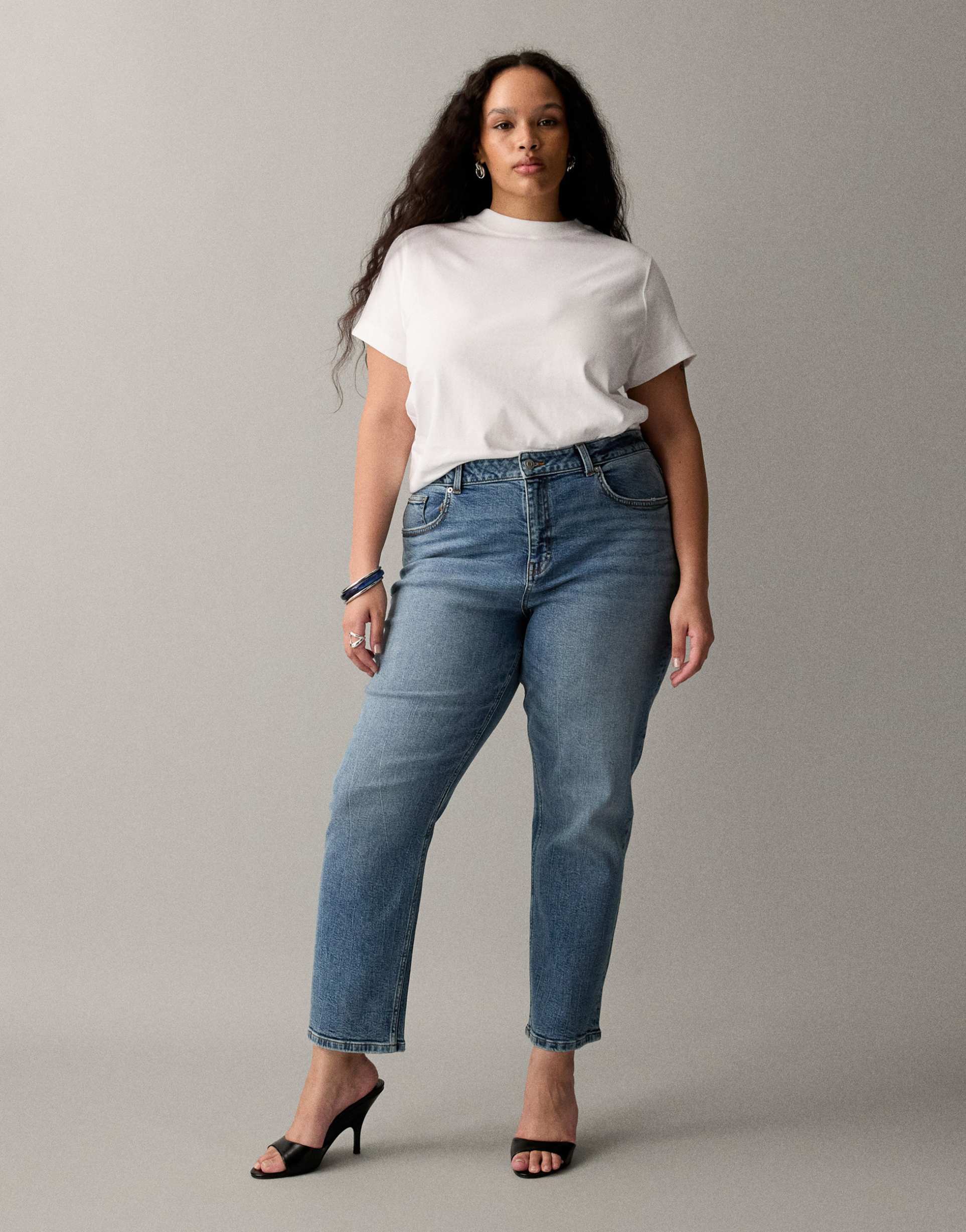 asos design curve slim fit mom jeans in vintage wash