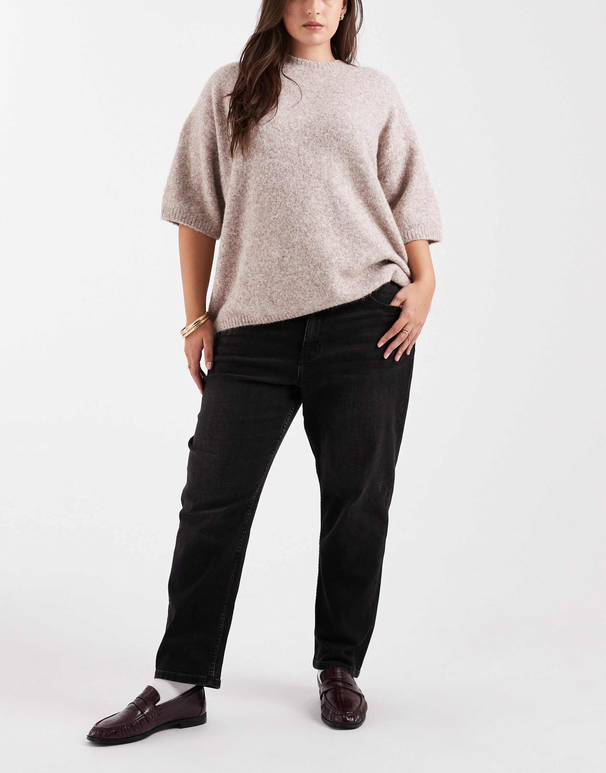 asos design curve slim fit mom jeans in washed black