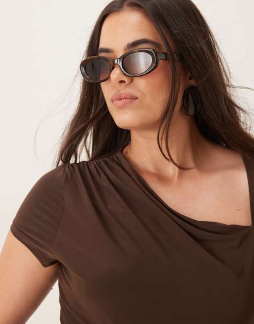 ASOS DESIGN Curve slinky short sleeve bodysuit with asymmetric neckline and draping in chocolate, 4 of 4