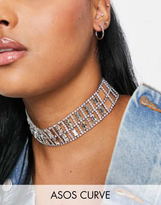 ASOS DESIGN Curve - Sølvfarvet choker-halskæde med baguetteformet krystal