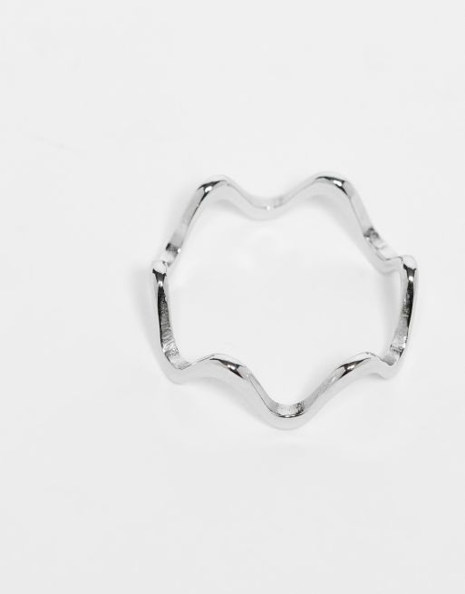 ASOS DESIGN Curve - Sølvfarvet ring med bølgedesign i vandafvisende rustfrit stål, 2 af 4