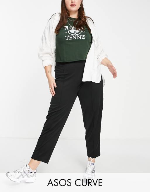 ASOS DESIGN Curve - Smaltoelopende broek van ponte-stof met platgestikte plooitjes in zwart