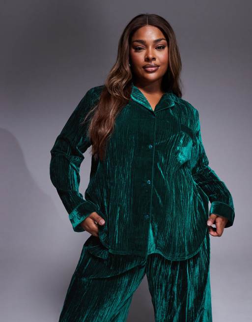 ASOS DESIGN Curve - Smaragdgrønt pyjamassæt i velour med tekstur, 3 af 4