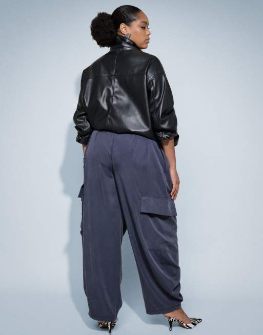 ASOS DESIGN Curve soft cargo balloon pants with belt in navy, 3 of 9