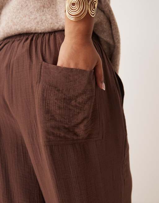 ASOS DESIGN Curve soft texture wide leg trousers with contrast stitch in chocolate, 4 of 5