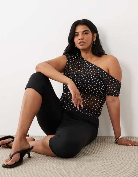 ASOS DESIGN Curve - Sort asymmetrisk offshoulder-top med rynker og polkaprikker i gennemsigtigt mesh - view 1