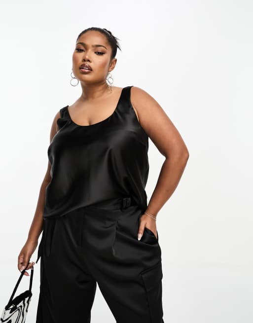 ASOS DESIGN Curve - Sort cami i satin med dyb rund hals