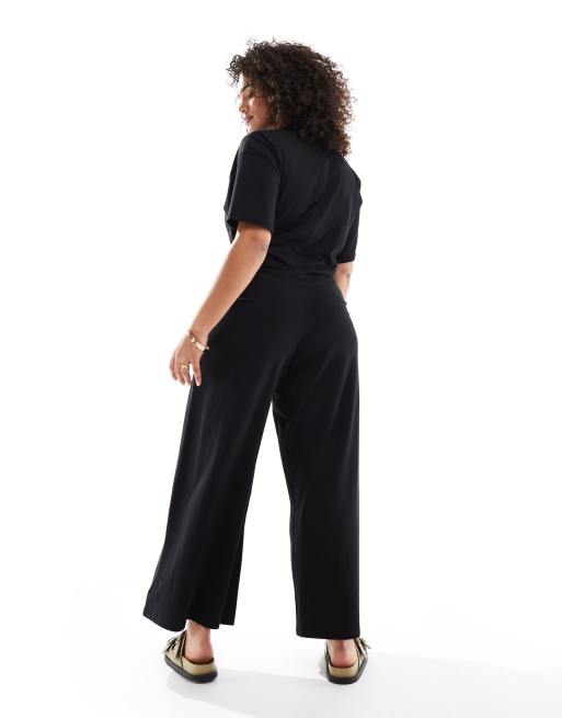 ASOS DESIGN Curve - Sort jumpsuit med rynker i siden og vide ben, 2 af 4