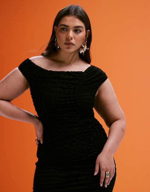 ASOS DESIGN Curve - Sort midikjole med asymmetrisk halsudskæring, tekstur og kantfrynser, 3 af 4
