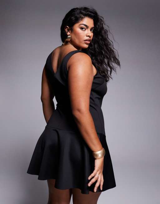 ASOS DESIGN Curve - Sort minikjole med peplum-kant, struktur og hjerteformet hals, 4 af 4