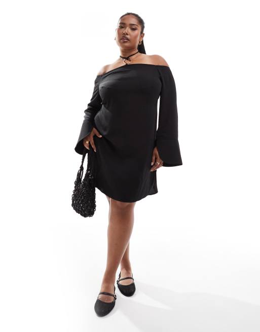 ASOS DESIGN Curve - Sort offshoulder-minikjole med halterneck og buet kant og metaldetaljer