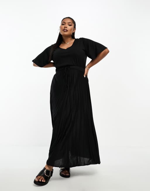 ASOS DESIGN Curve - Sort plisseret maxikjole med V-hals og bindebånd i taljen 