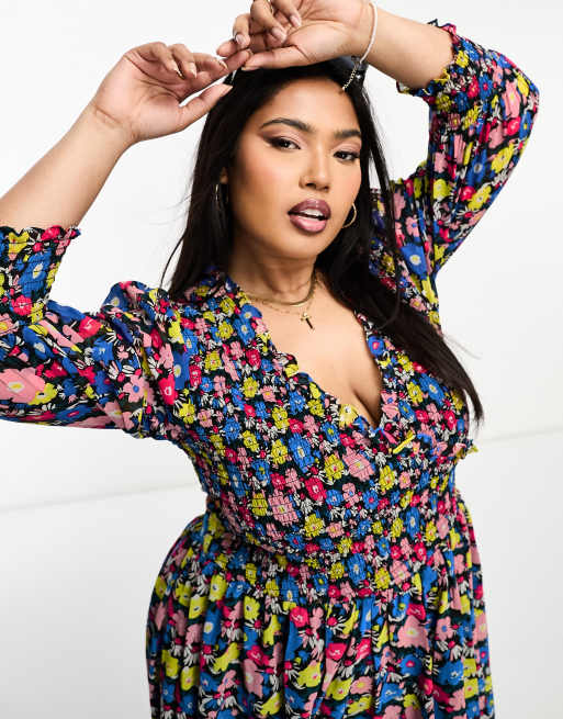 ASOS DESIGN Curve - Sort smock-midikjole med rynkede ærmekanter og multifarvet blomstermønster, 3 af 4