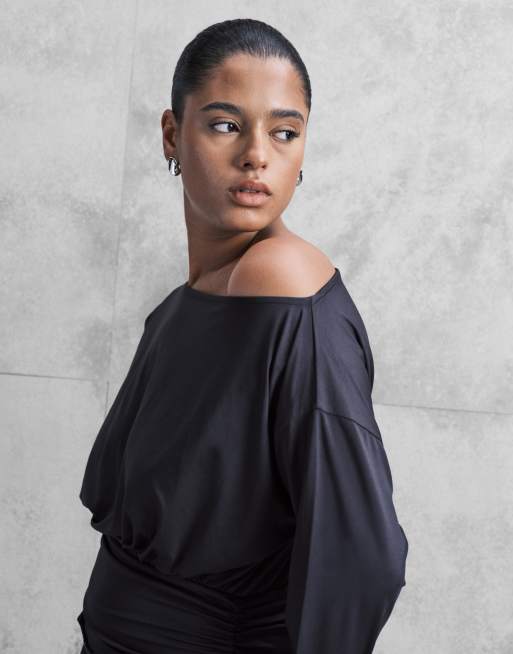 ASOS DESIGN Curve - Sort, stram og langærmet offshoulder-top med indsyningsdetalje i taljen, 3 af 4