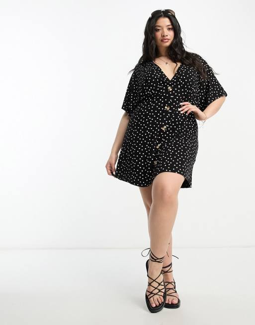 ASOS DESIGN Curve - Sort tea-minikjole med flagreærmer, knapper og hvide prikker 