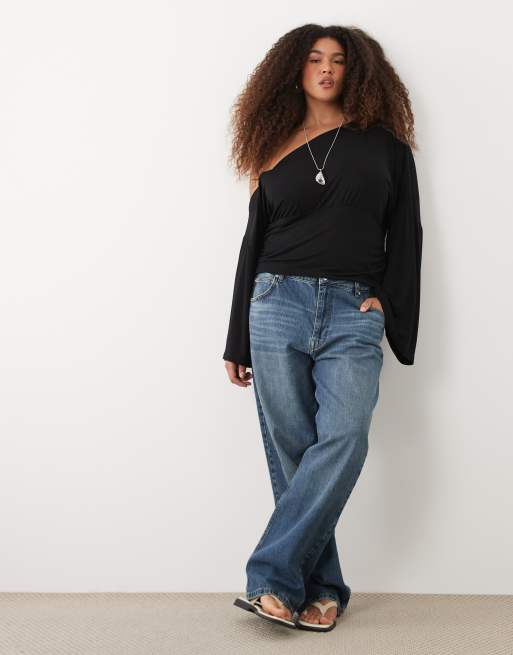 ASOS DESIGN Curve - Sort top med sænkede skuldre og indsyet talje, 2 af 4