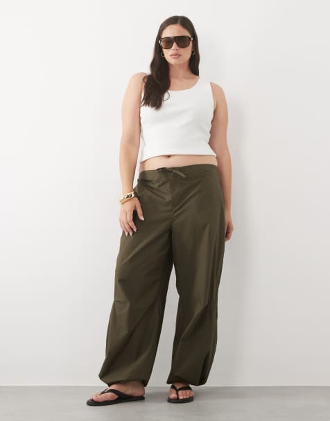ASOS DESIGN Curve – Spodnie parachute w kolorze khaki ściągane na dole - view 1