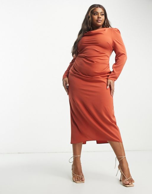 ASOS DESIGN Curve - Stram midikjole med draperet skulder i rust