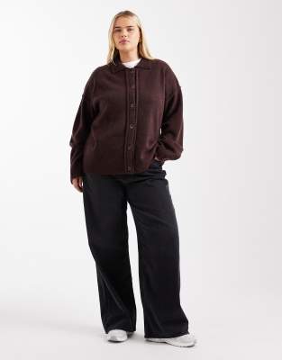 ASOS DESIGN Curve - Strickjacke in Pflaume mit Hemdkragen und Ziernaht-Lila