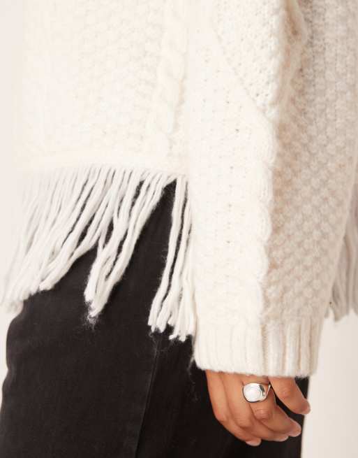 ASOS DESIGN Curve – Strickpullover in Cremeweiß mit Zopfmuster, Rundhalsausschnitt und Fransen, 3 von 4