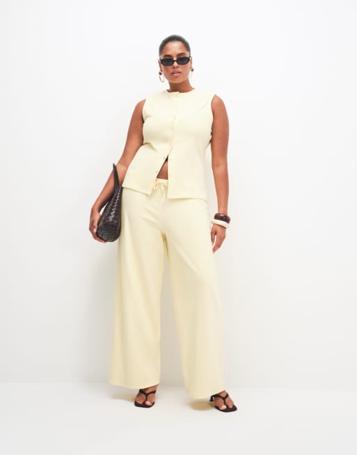 ASOS DESIGN Curve – Strukturiertes Oversize-T-Shirt und Hose mit weitem Bein in Buttermilchgelb, 2 von 3