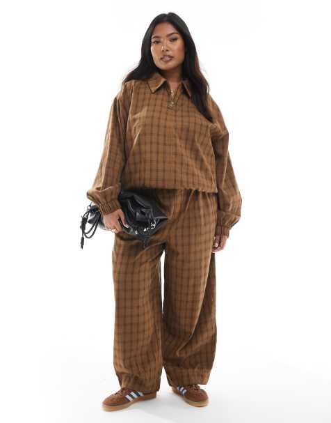 ASOS DESIGN Curve – Strukturierte, karierte Hose in Senfgelb mit Barrel-Passform, elastischem Bund und Nahtdetail, Kombiteil - view 1