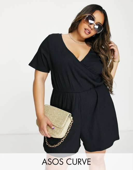 ASOS DESIGN Curve Strukturierter gewickelter Strand Playsuit in Schwarz ASOS