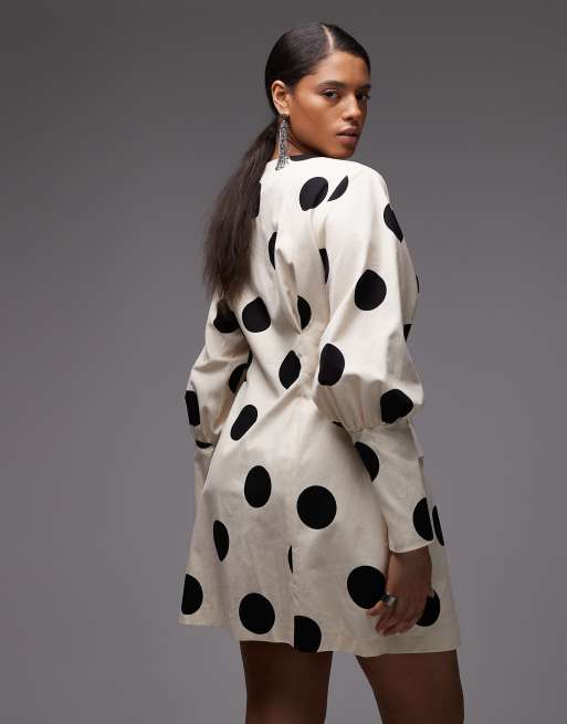 ASOS DESIGN Curve – Strukturiertes Blazer-Minikleid mit Knopfleiste und Polka Dots, 4 von 4