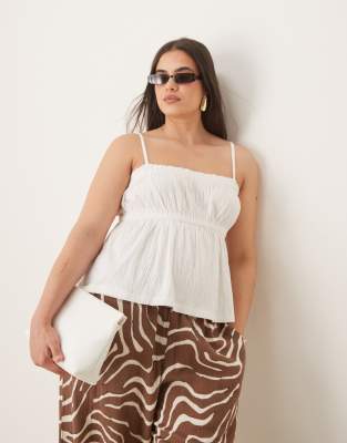 ASOS DESIGN Curve - Strukturiertes Camisole-Oberteil in Weiß mit Knitterstruktur