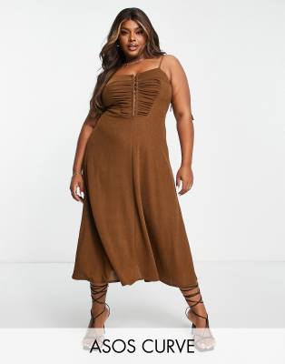 ASOS DESIGN Curve - Strukturiertes Midi-Freizeitkleid in Schokoladenbraun mit Haken- und Ösenverschluss und Riemchendesi...