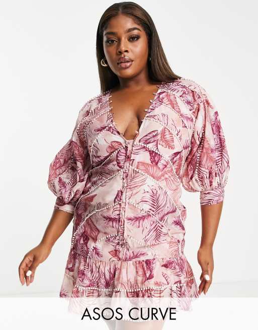 ASOS DESIGN Curve – Strukturiertes Minikleid mit Palmenprint, Spitzenbesatz und Puffärmeln