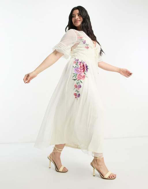 ASOS DESIGN Curve – Sukienka midi z krótkimi rękawami z siateczki dobby w kolorze kości słoniowej z haftowanym wzorem