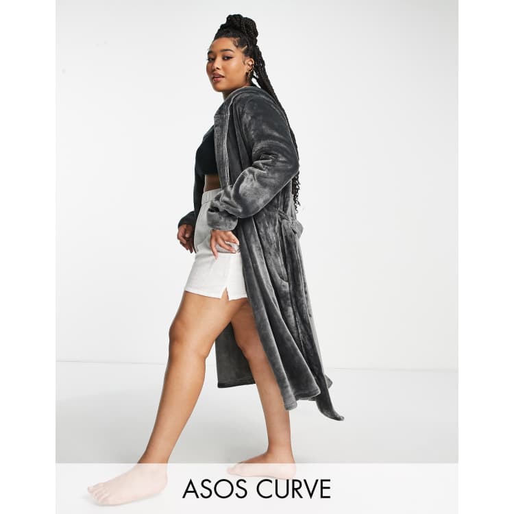 Curve robe shop